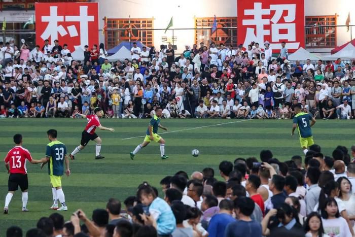 今日焦点战预告18:00韩职联升降级附加赛 釜山偶像vs水原FC、金浦FCvsFC江原 首回合谁能先拔头筹？20:00亚冠赛事武汉三镇 VS 浦项制铁，武汉三镇能否捍卫主场颜面？03:00 英超赛场谢菲尔德联 VS 利物浦，谢菲尔德联临阵换帅，利物浦笑纳三分？04:15 英超 曼联 VS 切尔西，红蓝大战，曼联内部频传将帅不合之声，切尔西乘势再取一胜？事件图片报：穆勒想再踢一年，若续约他希望不降薪&转会想去欧冠球队德媒《图片报》报道称，穆勒还想要再踢一年，如果和拜仁续约他希望的是不降薪。